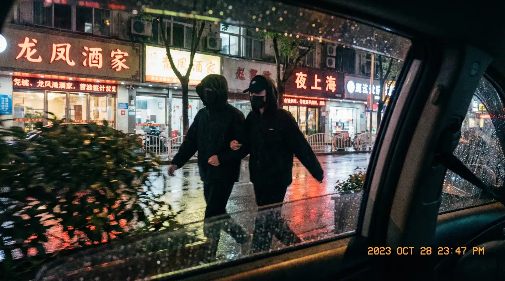 朋友的母亲 - 顶流明星深夜密会现场抓拍照片